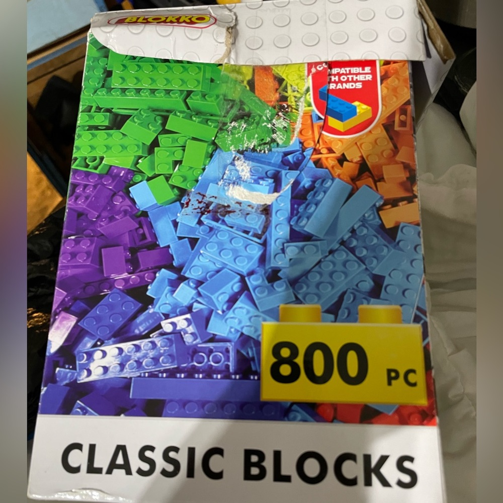 NIB 800 Pieces of Classic Blocks multi color can be used with other brands